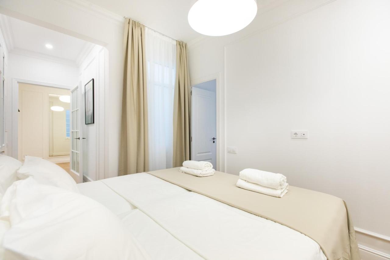 Majestic 4Br/4Bath Apartment In Sagrada Familia Area Barcellona Esterno foto